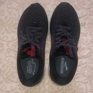 Brooks Sneakers